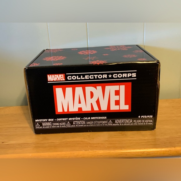 Marvel Collector Corps Hoilday Theme Full Box - Picture 3 of 13